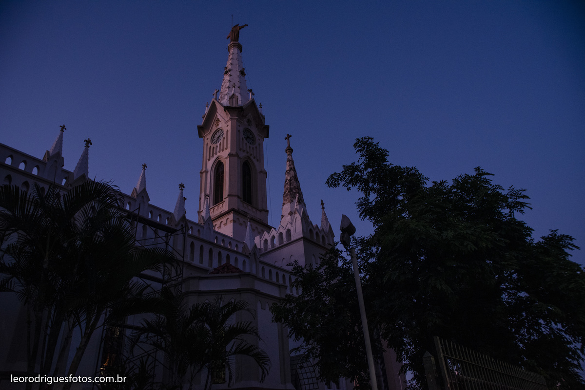 wedding, casamento, noiva, noivo, fotos criativas de casamento, vestido da noiva, terno do noivo, religioso, igreja catedral de uberaba mg, casamento uberaba mg, uberaba mg, sapato da noiva, sapato do noivo, buquê da noiva
