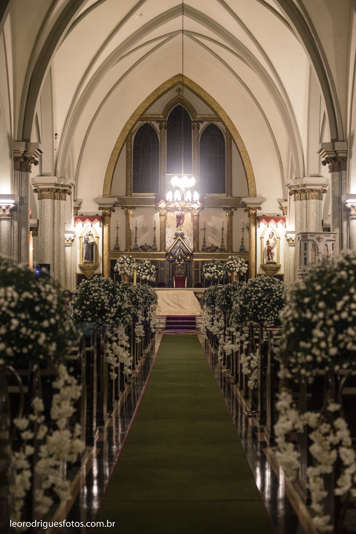 wedding, casamento, noiva, noivo, fotos criativas de casamento, vestido da noiva, terno do noivo, religioso, igreja catedral de uberaba mg, casamento uberaba mg, uberaba mg, sapato da noiva, sapato do noivo, buquê da noiva