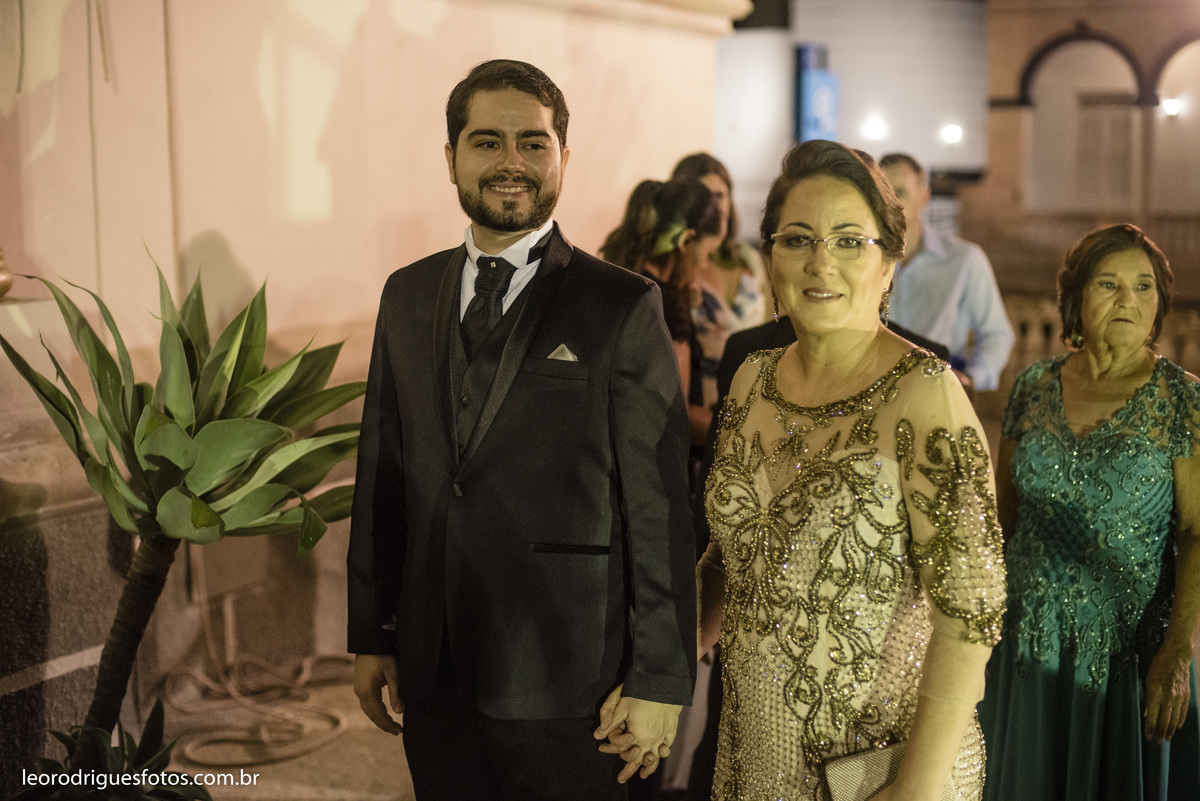 wedding, casamento, noiva, noivo, fotos criativas de casamento, vestido da noiva, terno do noivo, religioso, igreja catedral de uberaba mg, casamento uberaba mg, uberaba mg, sapato da noiva, sapato do noivo, buquê da noiva