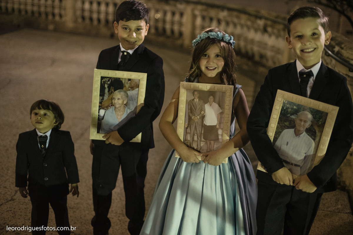 wedding, casamento, noiva, noivo, fotos criativas de casamento, vestido da noiva, terno do noivo, religioso, igreja catedral de uberaba mg, casamento uberaba mg, uberaba mg, sapato da noiva, sapato do noivo, buquê da noiva