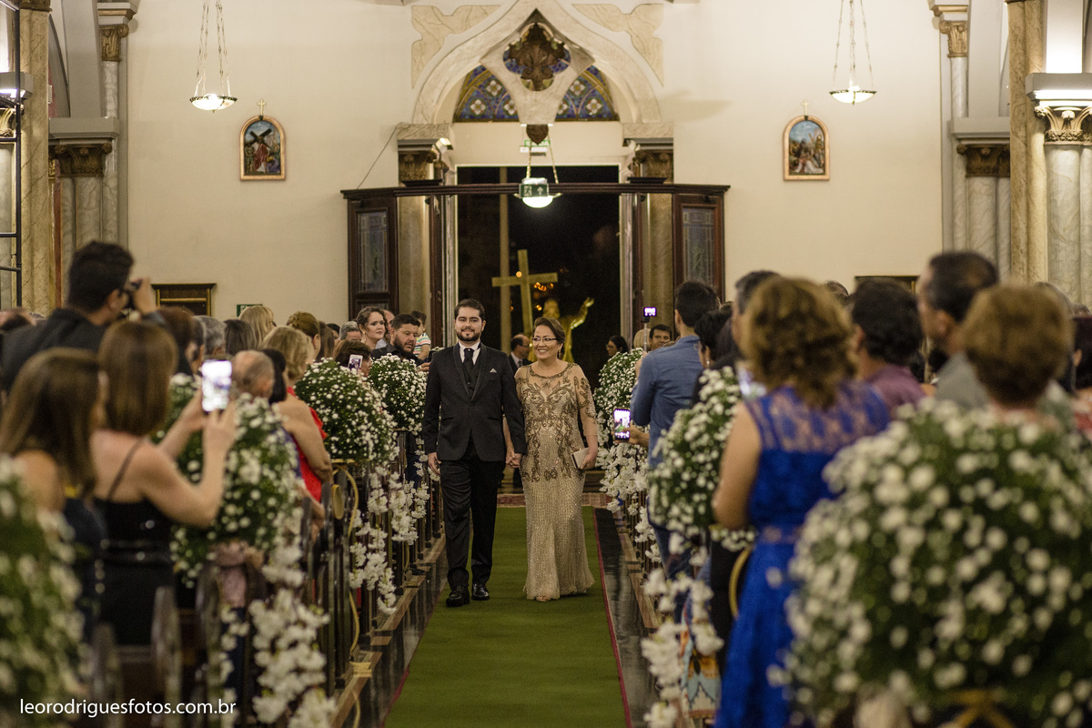 wedding, casamento, noiva, noivo, fotos criativas de casamento, vestido da noiva, terno do noivo, religioso, igreja catedral de uberaba mg, casamento uberaba mg, uberaba mg, sapato da noiva, sapato do noivo, buquê da noiva