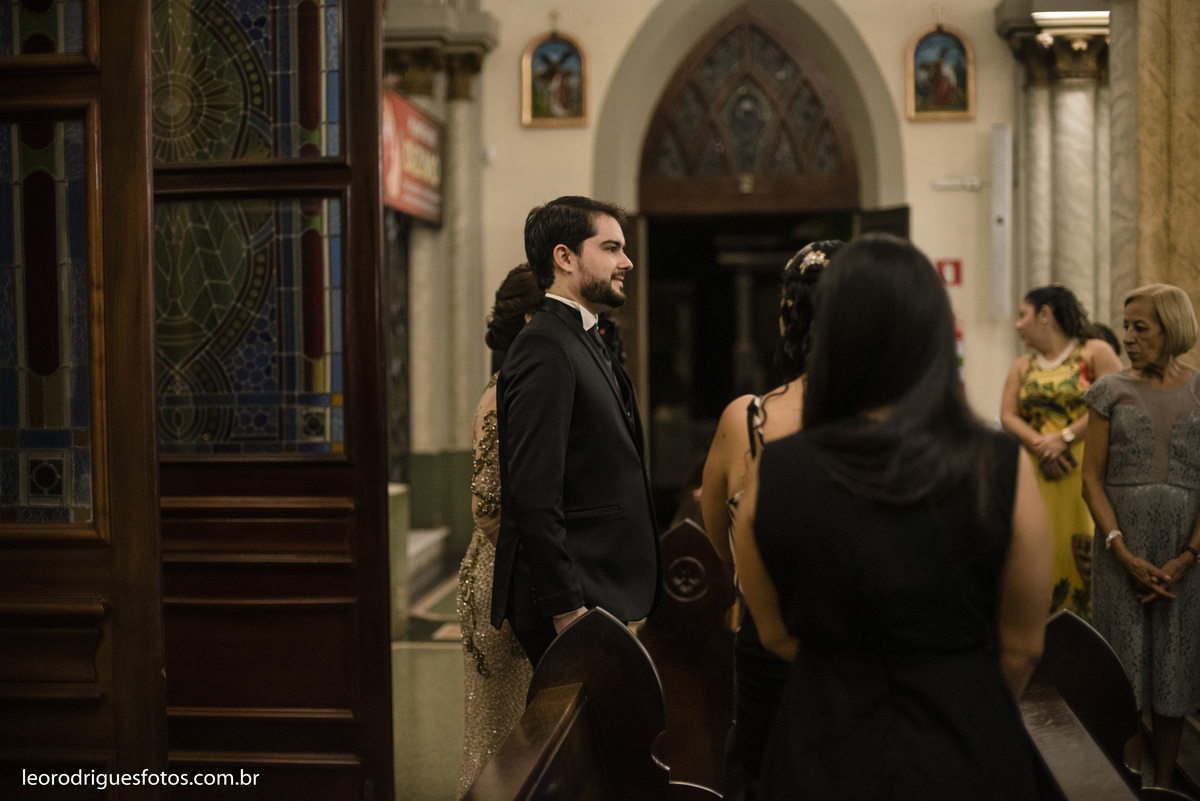 wedding, casamento, noiva, noivo, fotos criativas de casamento, vestido da noiva, terno do noivo, religioso, igreja catedral de uberaba mg, casamento uberaba mg, uberaba mg, sapato da noiva, sapato do noivo, buquê da noiva