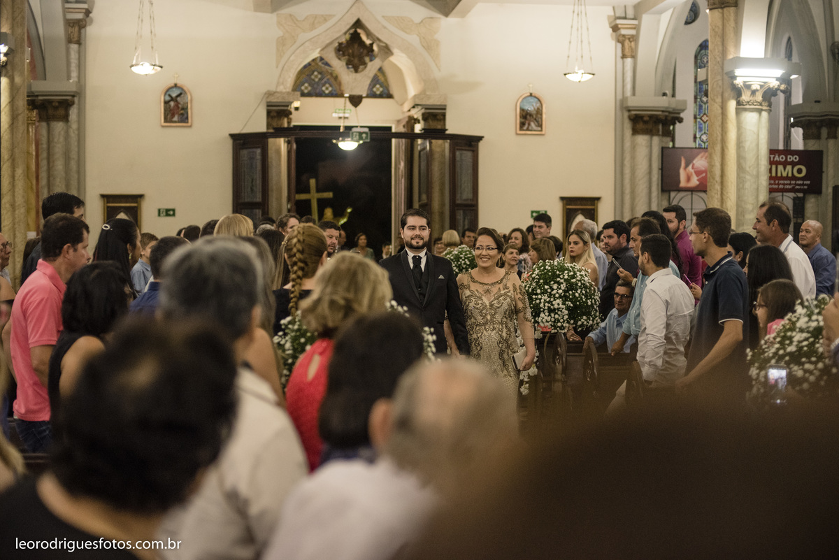 wedding, casamento, noiva, noivo, fotos criativas de casamento, vestido da noiva, terno do noivo, religioso, igreja catedral de uberaba mg, casamento uberaba mg, uberaba mg, sapato da noiva, sapato do noivo, buquê da noiva