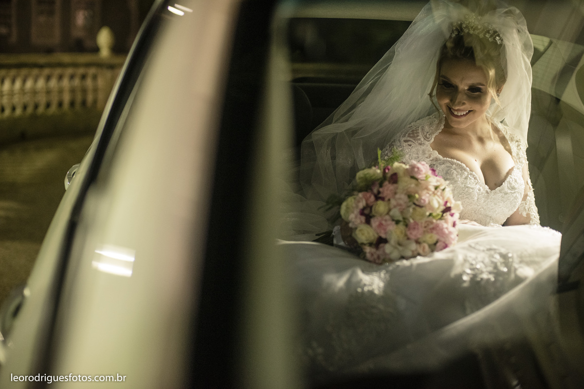 wedding, casamento, noiva, noivo, fotos criativas de casamento, vestido da noiva, terno do noivo, religioso, igreja catedral de uberaba mg, casamento uberaba mg, uberaba mg, sapato da noiva, sapato do noivo, buquê da noiva