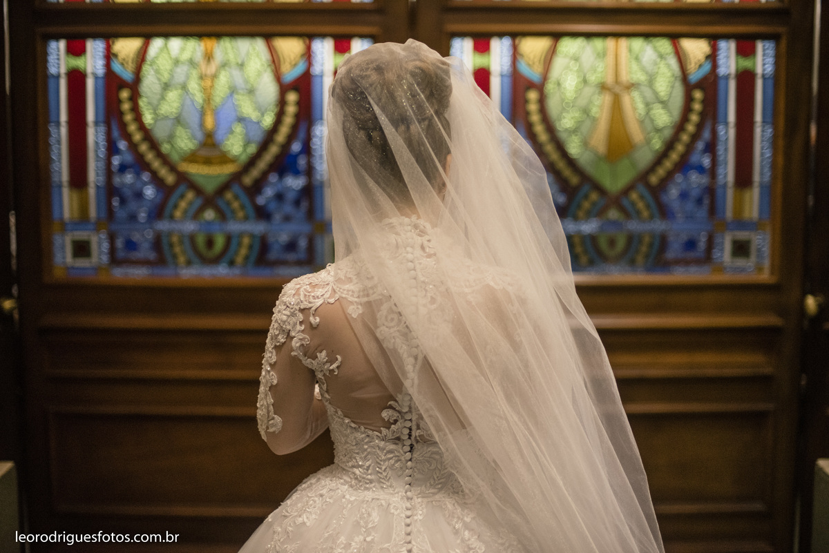 wedding, casamento, noiva, noivo, fotos criativas de casamento, vestido da noiva, terno do noivo, religioso, igreja catedral de uberaba mg, casamento uberaba mg, uberaba mg, sapato da noiva, sapato do noivo, buquê da noiva