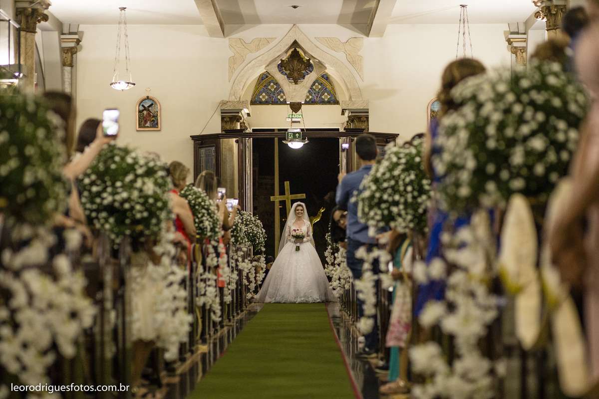 wedding, casamento, noiva, noivo, fotos criativas de casamento, vestido da noiva, terno do noivo, religioso, igreja catedral de uberaba mg, casamento uberaba mg, uberaba mg, sapato da noiva, sapato do noivo, buquê da noiva