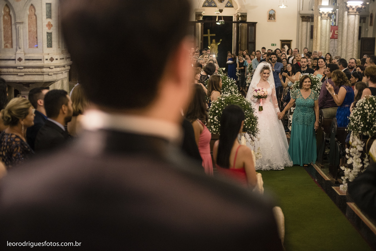 wedding, casamento, noiva, noivo, fotos criativas de casamento, vestido da noiva, terno do noivo, religioso, igreja catedral de uberaba mg, casamento uberaba mg, uberaba mg, sapato da noiva, sapato do noivo, buquê da noiva
