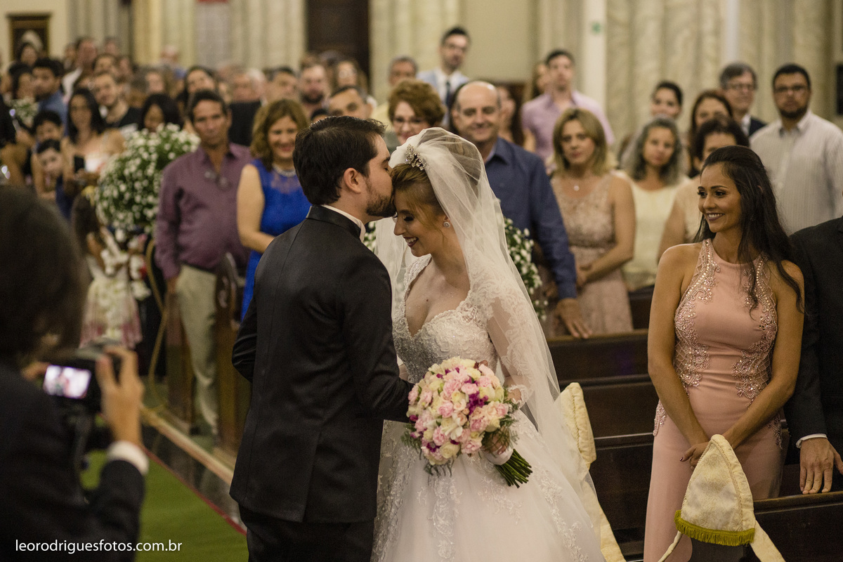 wedding, casamento, noiva, noivo, fotos criativas de casamento, vestido da noiva, terno do noivo, religioso, igreja catedral de uberaba mg, casamento uberaba mg, uberaba mg, sapato da noiva, sapato do noivo, buquê da noiva