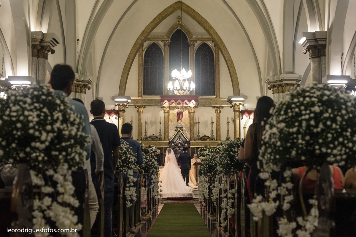 wedding, casamento, noiva, noivo, fotos criativas de casamento, vestido da noiva, terno do noivo, religioso, igreja catedral de uberaba mg, casamento uberaba mg, uberaba mg, sapato da noiva, sapato do noivo, buquê da noiva