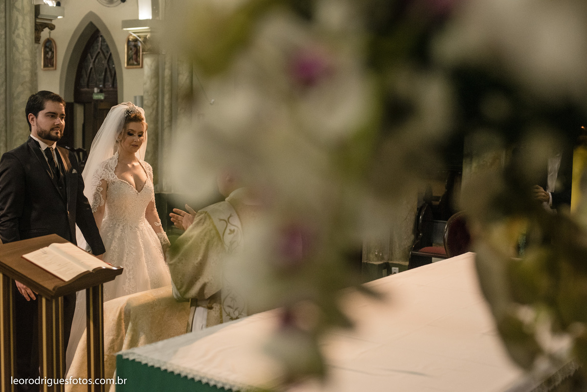 wedding, casamento, noiva, noivo, fotos criativas de casamento, vestido da noiva, terno do noivo, religioso, igreja catedral de uberaba mg, casamento uberaba mg, uberaba mg, sapato da noiva, sapato do noivo, buquê da noiva