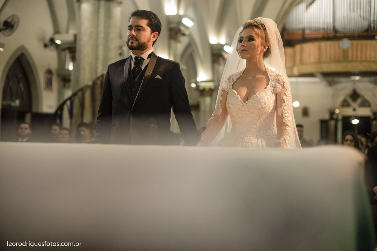 wedding, casamento, noiva, noivo, fotos criativas de casamento, vestido da noiva, terno do noivo, religioso, igreja catedral de uberaba mg, casamento uberaba mg, uberaba mg, sapato da noiva, sapato do noivo, buquê da noiva