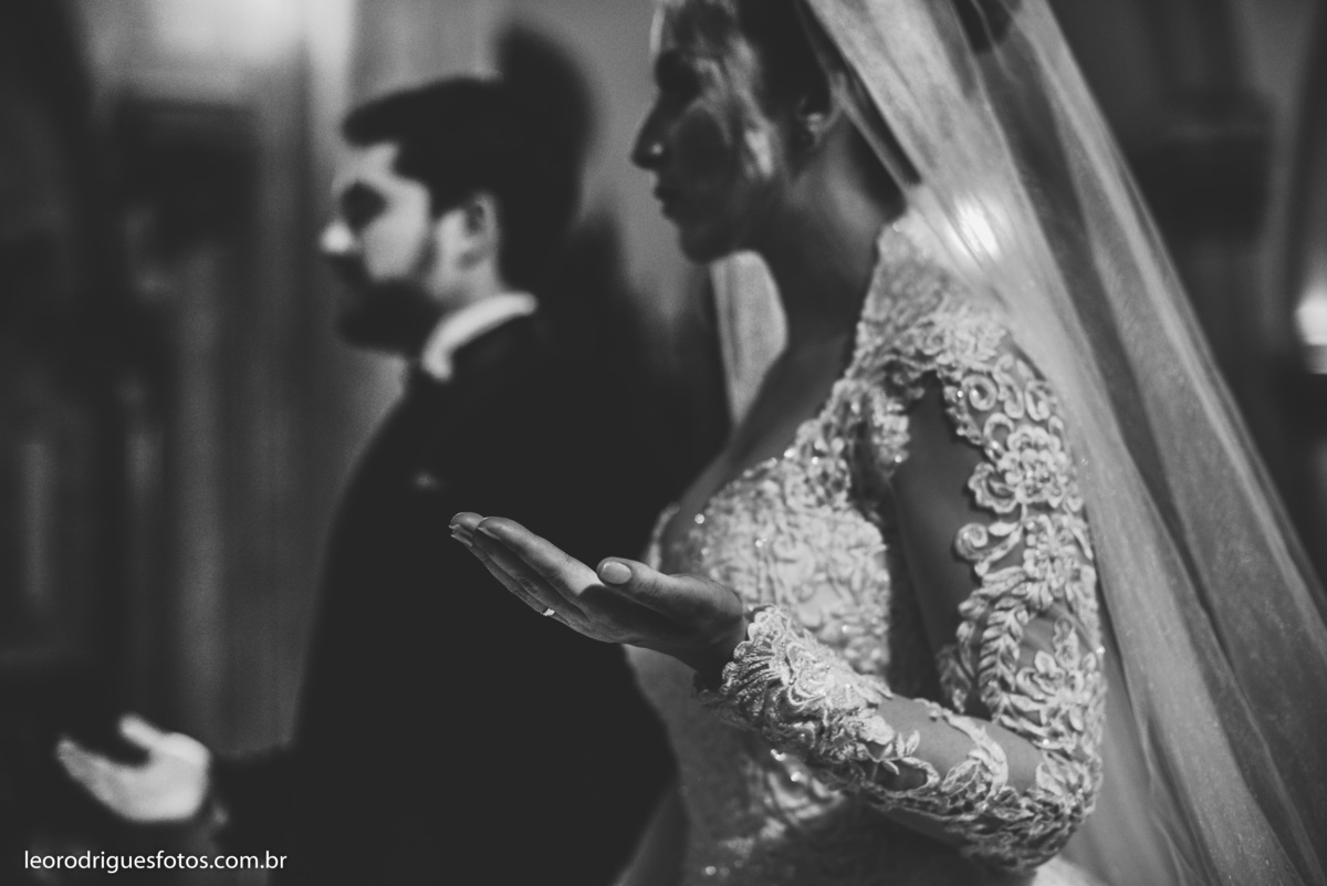 wedding, casamento, noiva, noivo, fotos criativas de casamento, vestido da noiva, terno do noivo, religioso, igreja catedral de uberaba mg, casamento uberaba mg, uberaba mg, sapato da noiva, sapato do noivo, buquê da noiva