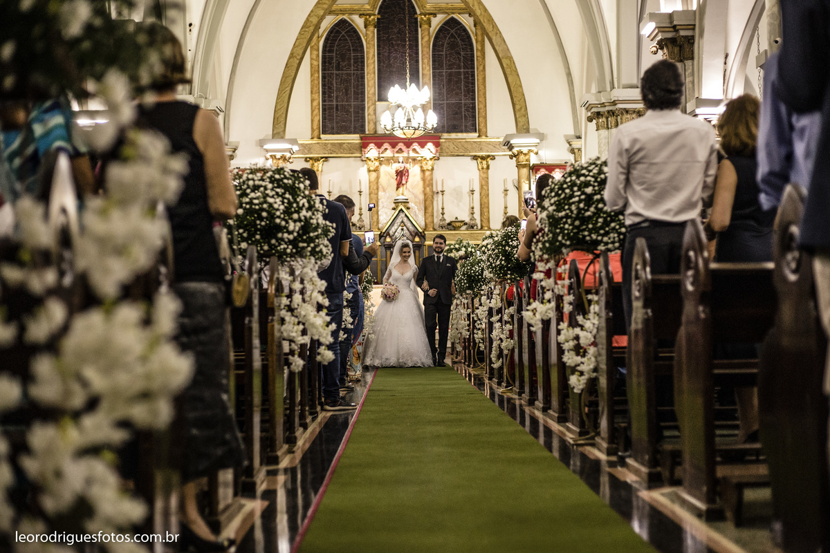 wedding, casamento, noiva, noivo, fotos criativas de casamento, vestido da noiva, terno do noivo, religioso, igreja catedral de uberaba mg, casamento uberaba mg, uberaba mg, sapato da noiva, sapato do noivo, buquê da noiva