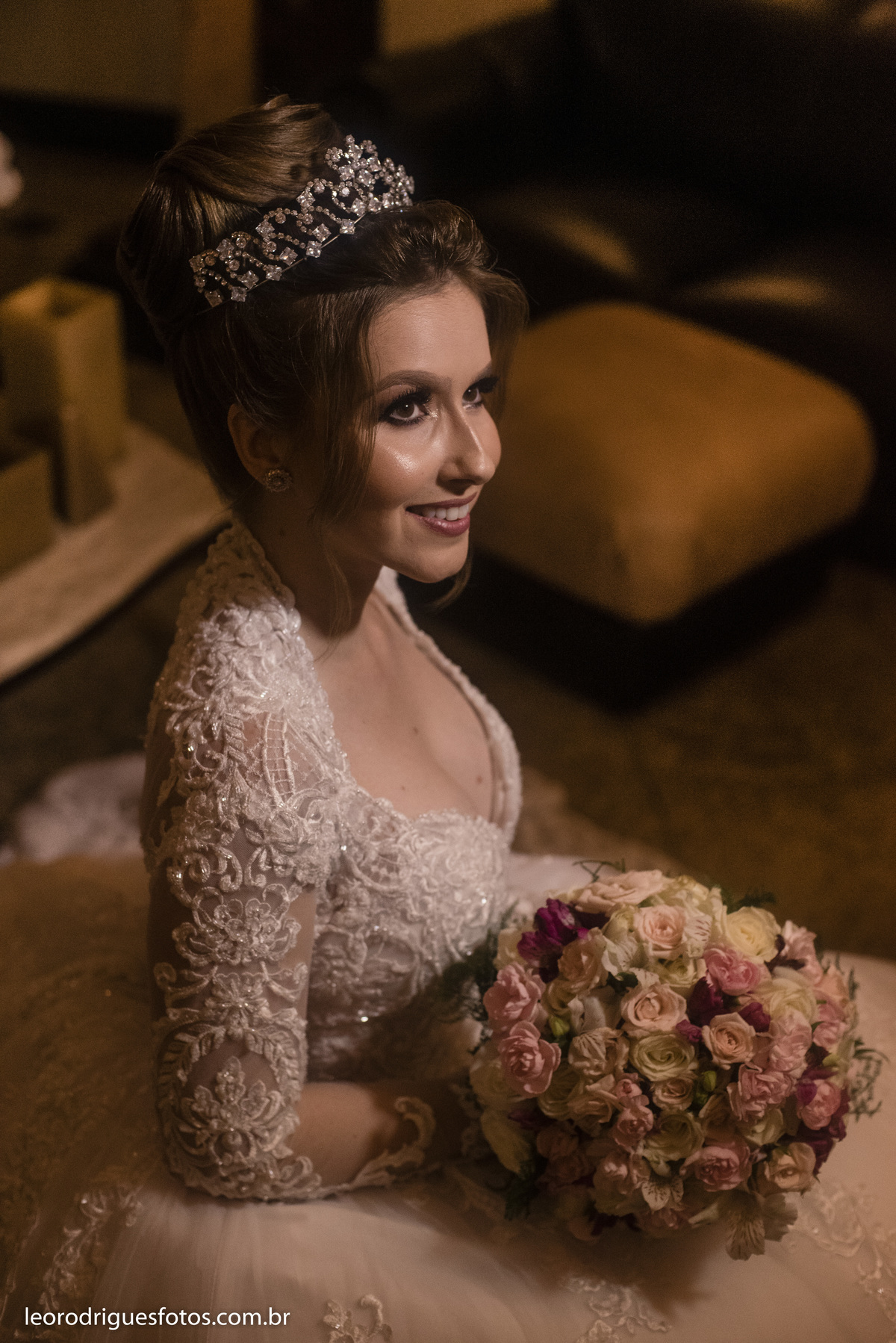 wedding, casamento, noiva, noivo, fotos criativas de casamento, vestido da noiva, terno do noivo, religioso, igreja catedral de uberaba mg, casamento uberaba mg, uberaba mg, sapato da noiva, sapato do noivo, buquê da noiva