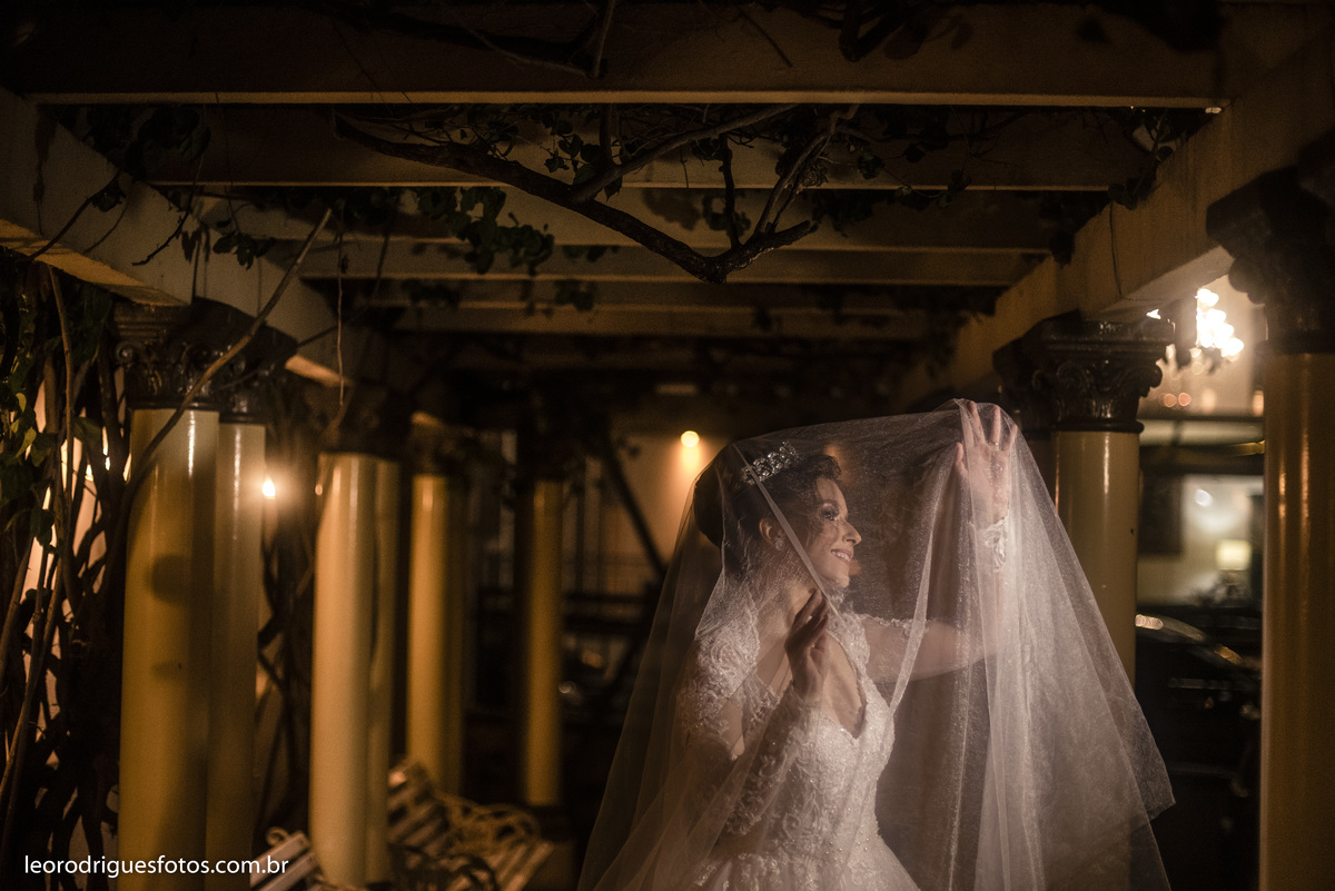 wedding, casamento, noiva, noivo, fotos criativas de casamento, vestido da noiva, terno do noivo, religioso, igreja catedral de uberaba mg, casamento uberaba mg, uberaba mg, sapato da noiva, sapato do noivo, buquê da noiva