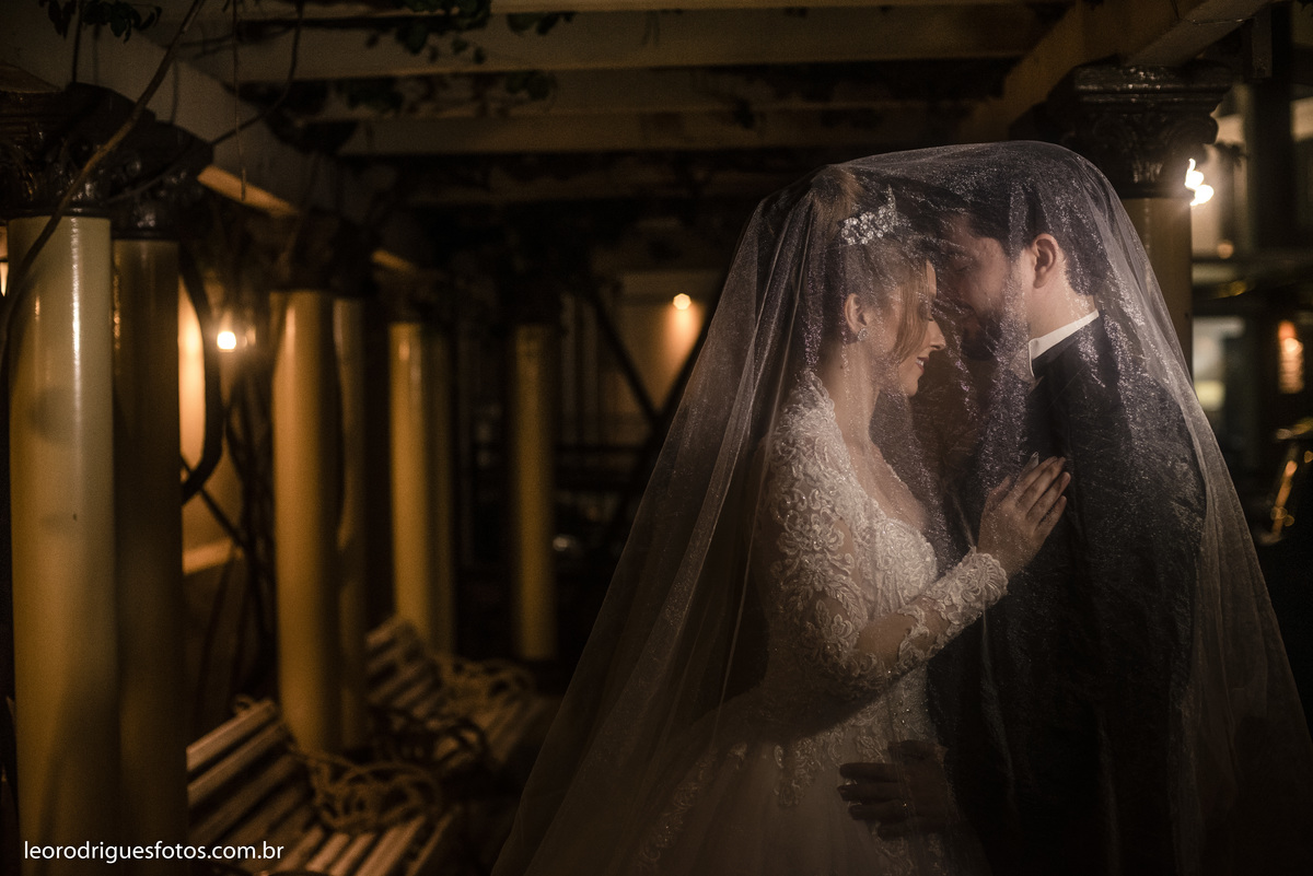 wedding, casamento, noiva, noivo, fotos criativas de casamento, vestido da noiva, terno do noivo, religioso, igreja catedral de uberaba mg, casamento uberaba mg, uberaba mg, sapato da noiva, sapato do noivo, buquê da noiva