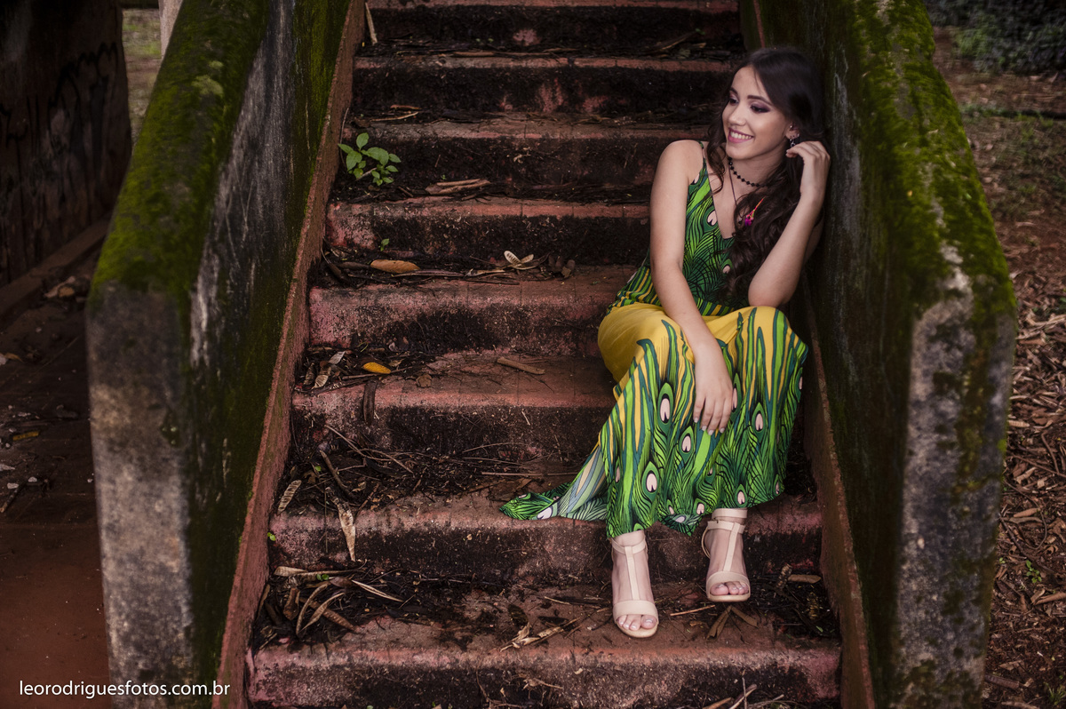 fashion book, 15 anos, book de 15 anos, fotos criativas de fashion book de 15 anos, book criativo de 15 anos, book de 15 anos em Ruinas do Hotel Radio araxa mg, araxa mg