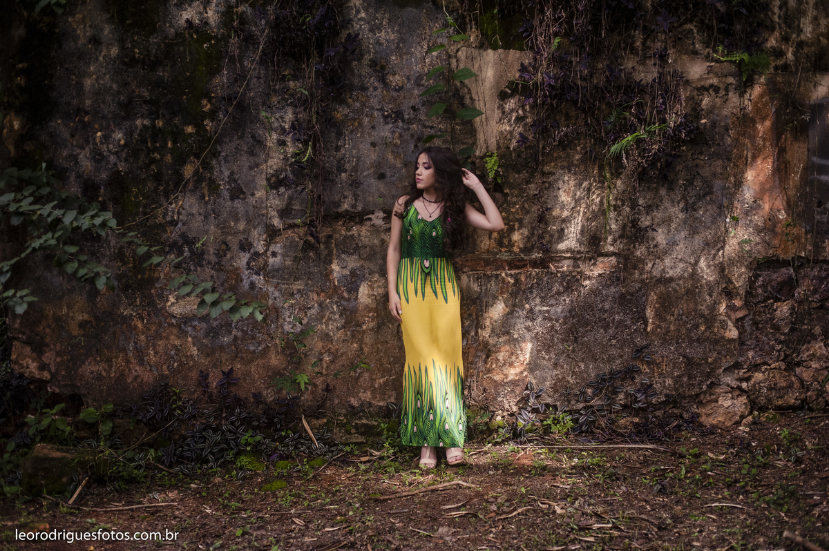 fashion book, 15 anos, book de 15 anos, fotos criativas de fashion book de 15 anos, book criativo de 15 anos, book de 15 anos em Ruinas do Hotel Radio araxa mg, araxa mg