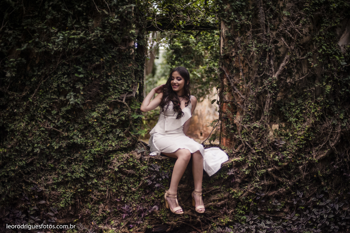 fashion book, 15 anos, book de 15 anos, fotos criativas de fashion book de 15 anos, book criativo de 15 anos, book de 15 anos em Ruinas do Hotel Radio araxa mg, araxa mg