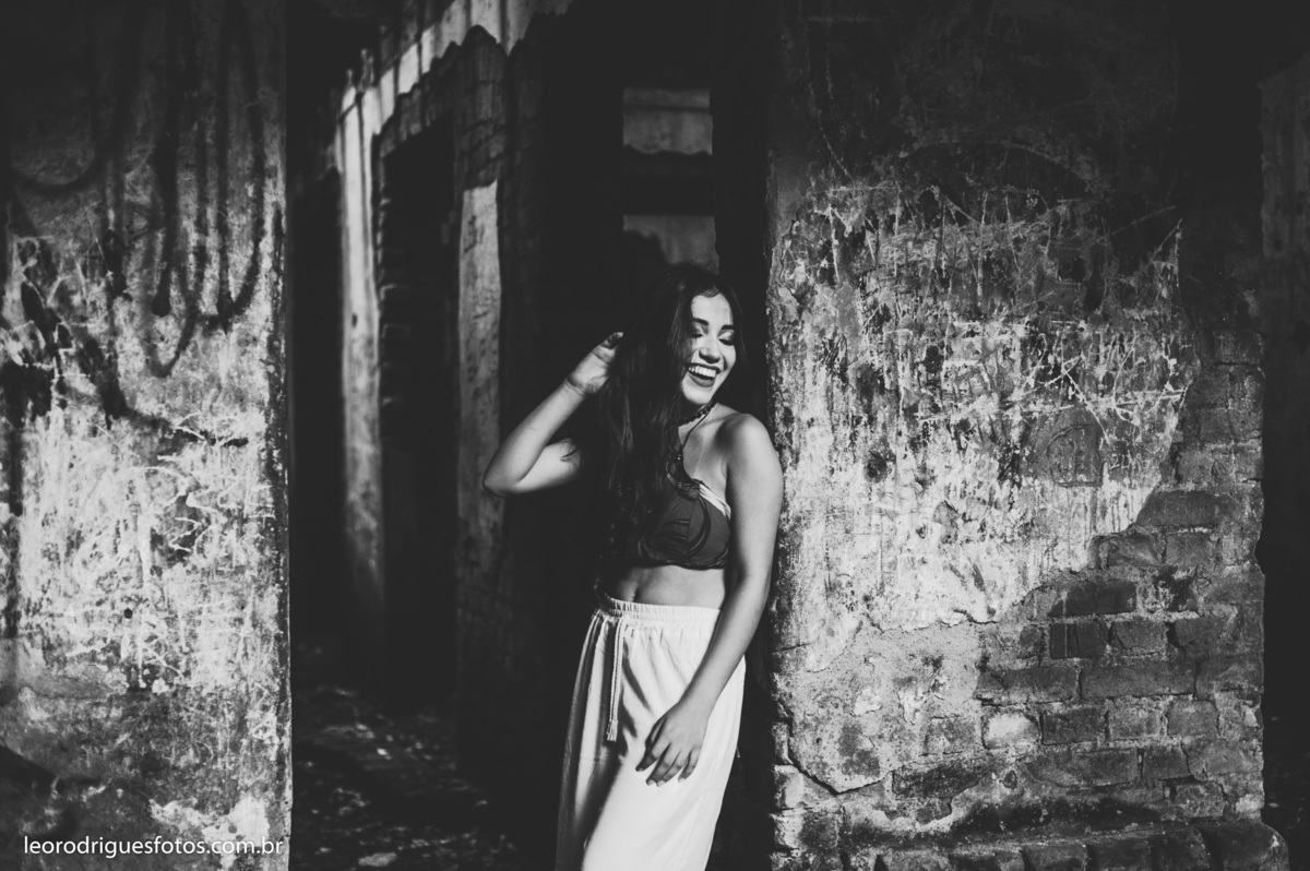 fashion book, 15 anos, book de 15 anos, fotos criativas de fashion book de 15 anos, book criativo de 15 anos, book de 15 anos em Ruinas do Hotel Radio araxa mg, araxa mg