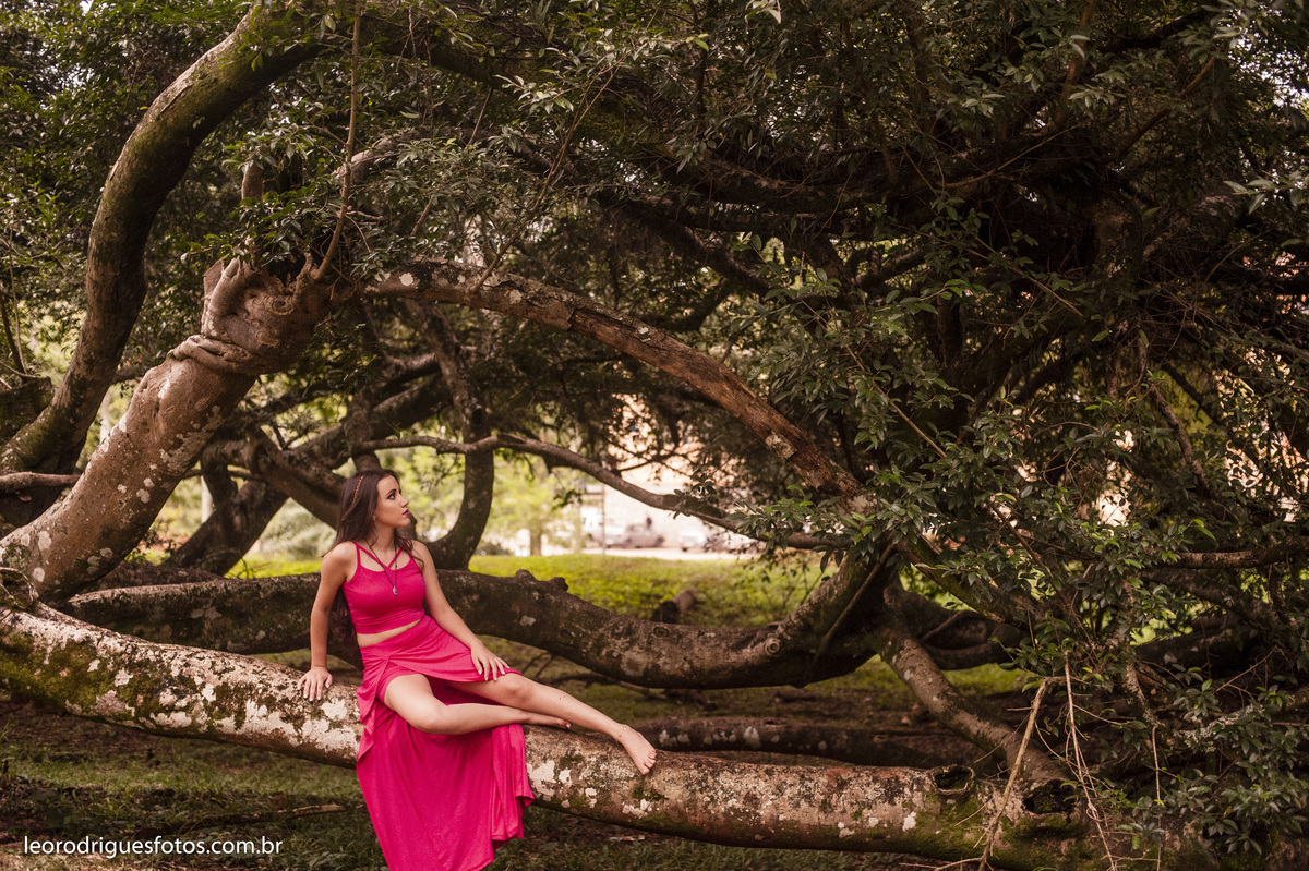 fashion book, 15 anos, book de 15 anos, fotos criativas de fashion book de 15 anos, book criativo de 15 anos, book de 15 anos em Ruinas do Hotel Radio araxa mg, araxa mg