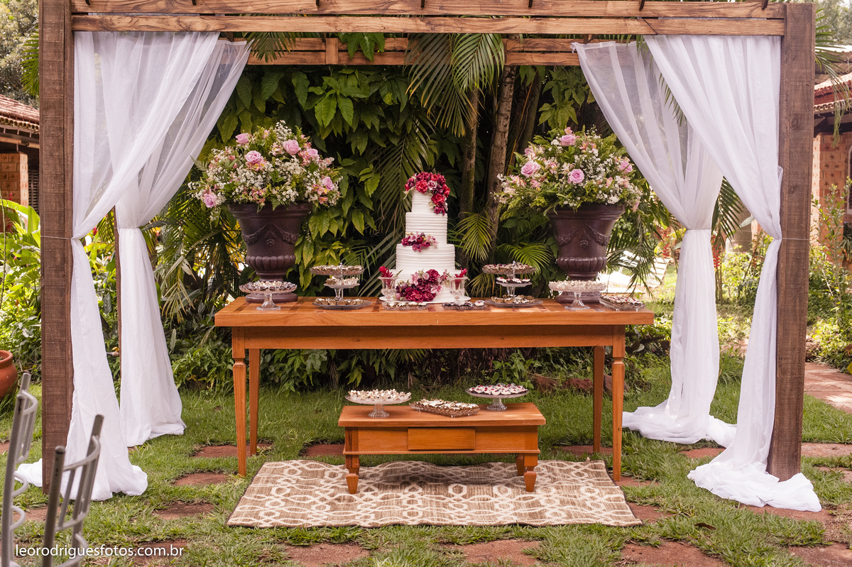 wedding, casamento, fotos de casamento, casamento ao ar livre, wedding em ar livre, noiva, noivo, terno do noivo, vestido da noiva, sapato da noiva, casanento em chácara