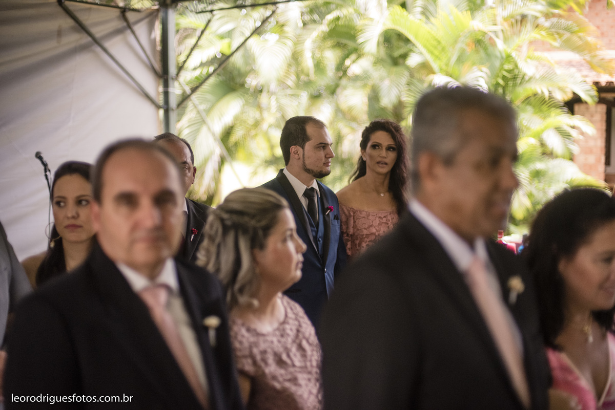 wedding, casamento, fotos de casamento, casamento ao ar livre, wedding em ar livre, noiva, noivo, terno do noivo, vestido da noiva, sapato da noiva, casanento em chácara
