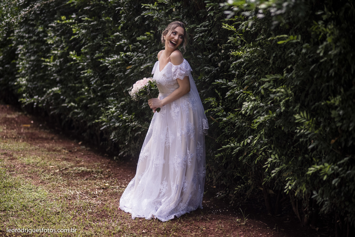 wedding, casamento, fotos de casamento, casamento ao ar livre, wedding em ar livre, noiva, noivo, terno do noivo, vestido da noiva, sapato da noiva, casanento em chácara