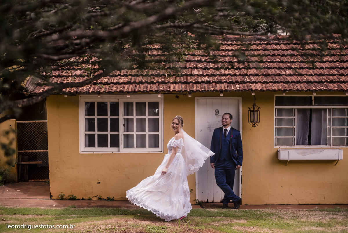 wedding, casamento, fotos de casamento, casamento ao ar livre, wedding em ar livre, noiva, noivo, terno do noivo, vestido da noiva, sapato da noiva, casanento em chácara