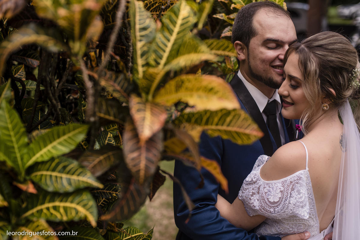 wedding, casamento, fotos de casamento, casamento ao ar livre, wedding em ar livre, noiva, noivo, terno do noivo, vestido da noiva, sapato da noiva, casanento em chácara