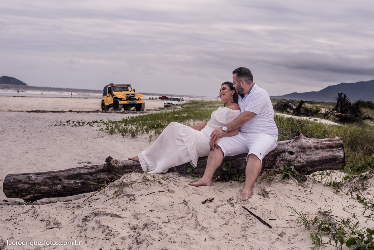 pré wedding, pré casamento, pré wedding com cachorro, pré wedding na praia, Registro - SP, Cajati - Sp,  Cananeia(Trincheiras) - Sp, fotos criativas de pré wedding, fotos criativas de pré wedding na praia, book com cachorro.