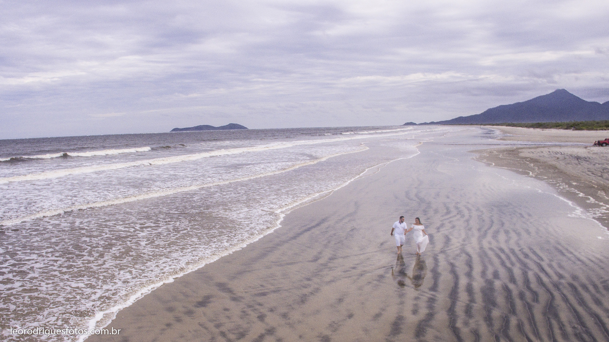 pré wedding, pré casamento, pré wedding com cachorro, pré wedding na praia, Registro - SP, Cajati - Sp,  Cananeia(Trincheiras) - Sp, fotos criativas de pré wedding, fotos criativas de pré wedding na praia, book com cachorro.