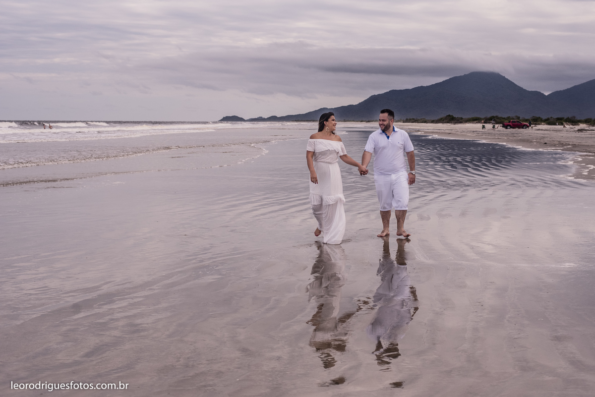 pré wedding, pré casamento, pré wedding com cachorro, pré wedding na praia, Registro - SP, Cajati - Sp,  Cananeia(Trincheiras) - Sp, fotos criativas de pré wedding, fotos criativas de pré wedding na praia, book com cachorro.