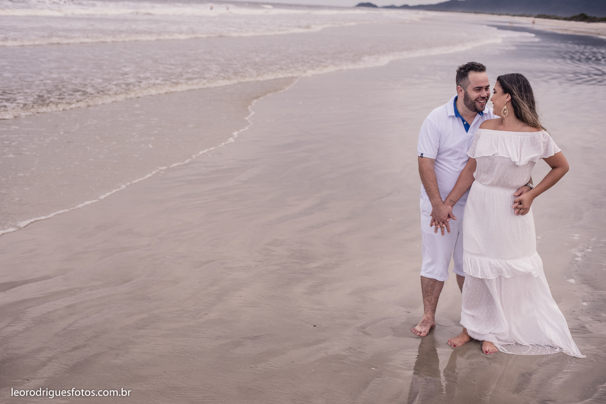 pré wedding, pré casamento, pré wedding com cachorro, pré wedding na praia, Registro - SP, Cajati - Sp,  Cananeia(Trincheiras) - Sp, fotos criativas de pré wedding, fotos criativas de pré wedding na praia, book com cachorro.