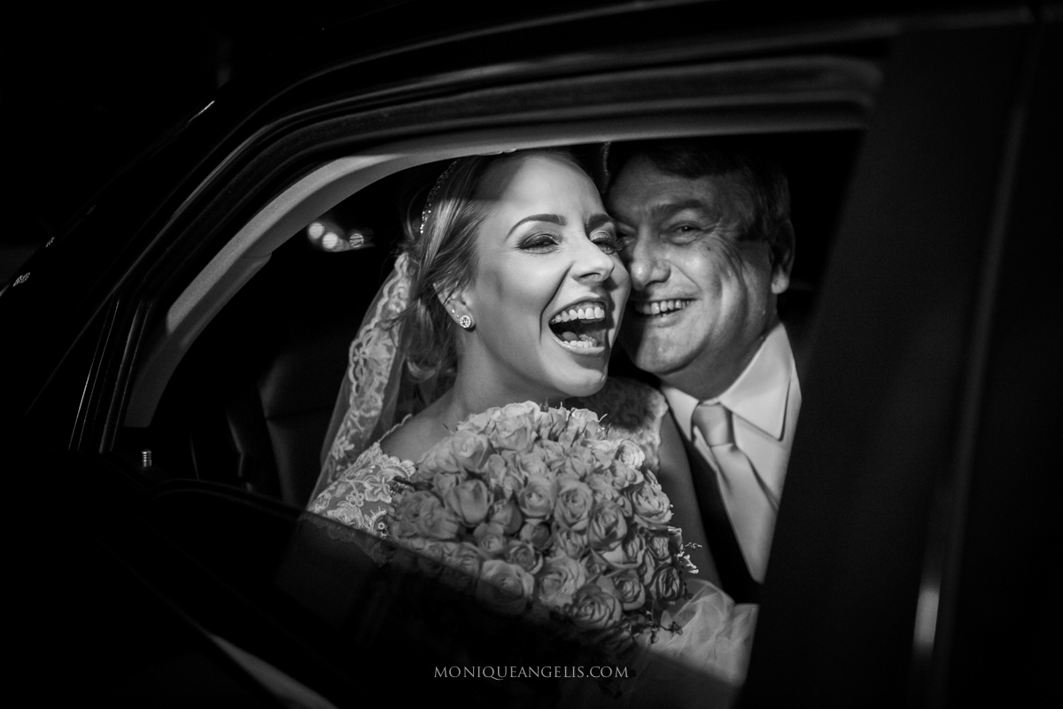 pai da noiva no carro