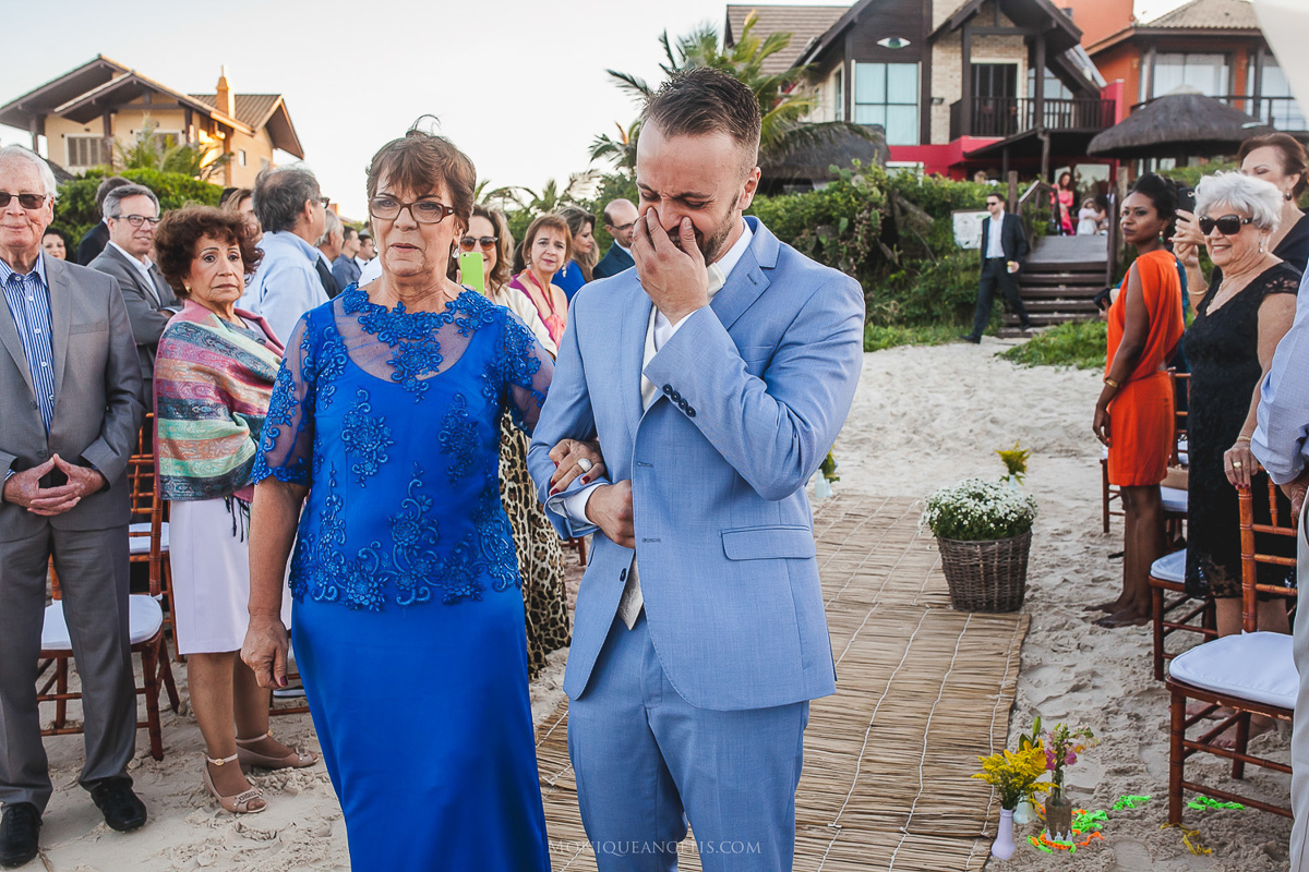 Monique Angelis - casamento na praia - noivo emocionado
