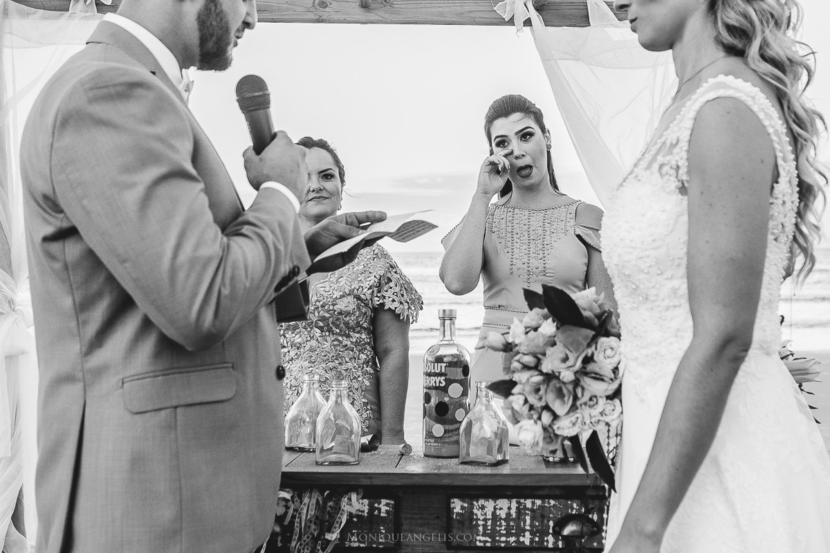 Monique Angelis - casamento na praia - irmã do noivo