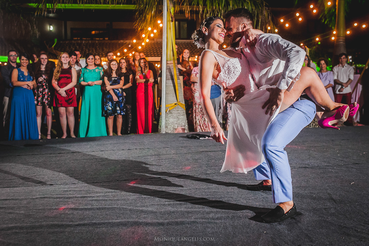 Monique Angelis - casamento na praia - a dança dos noivos