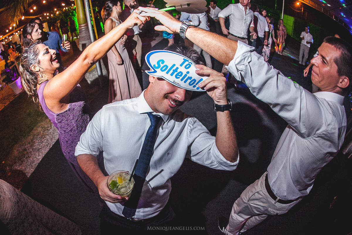 Monique Angelis - casamento na praia - dança dos convidados