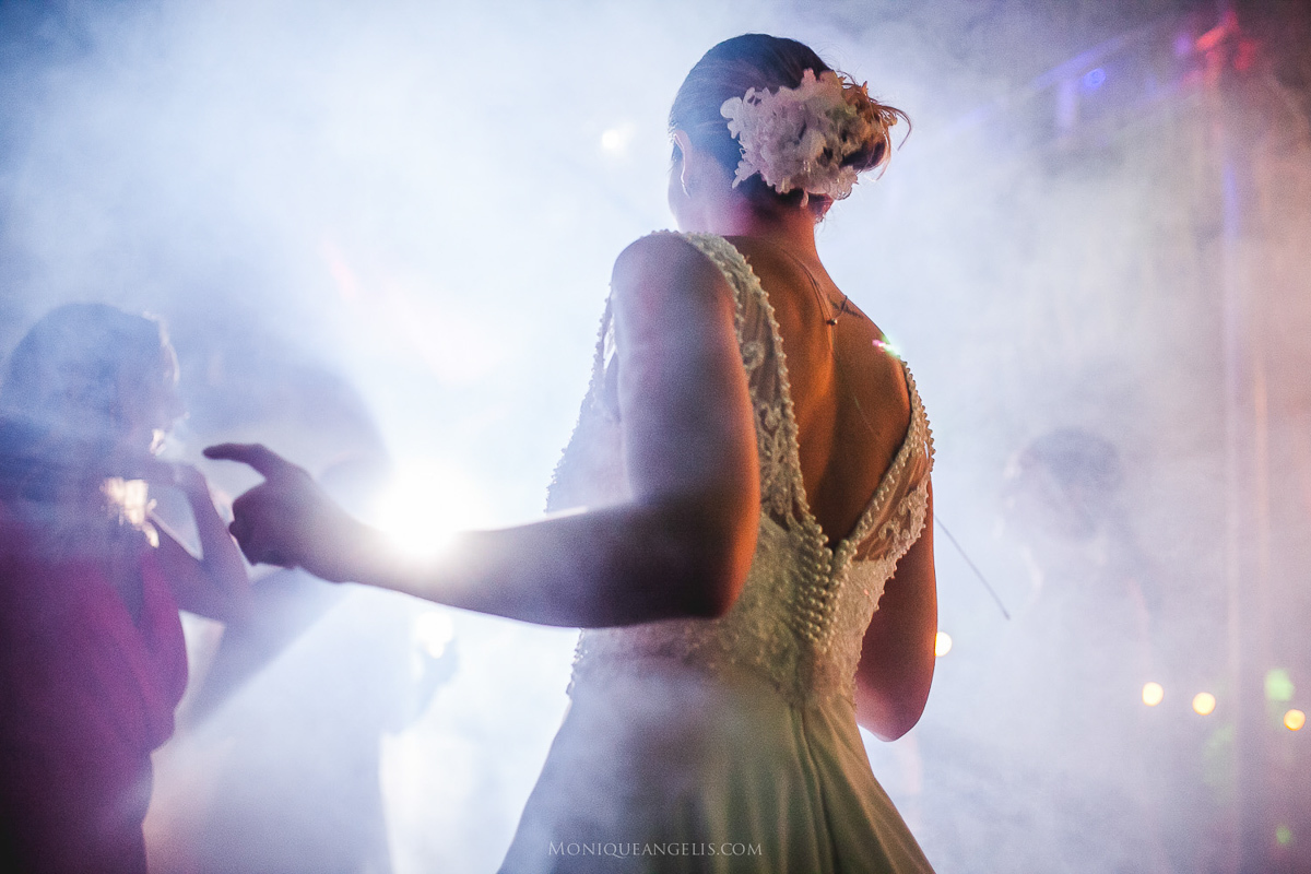 Monique Angelis - casamento na praia