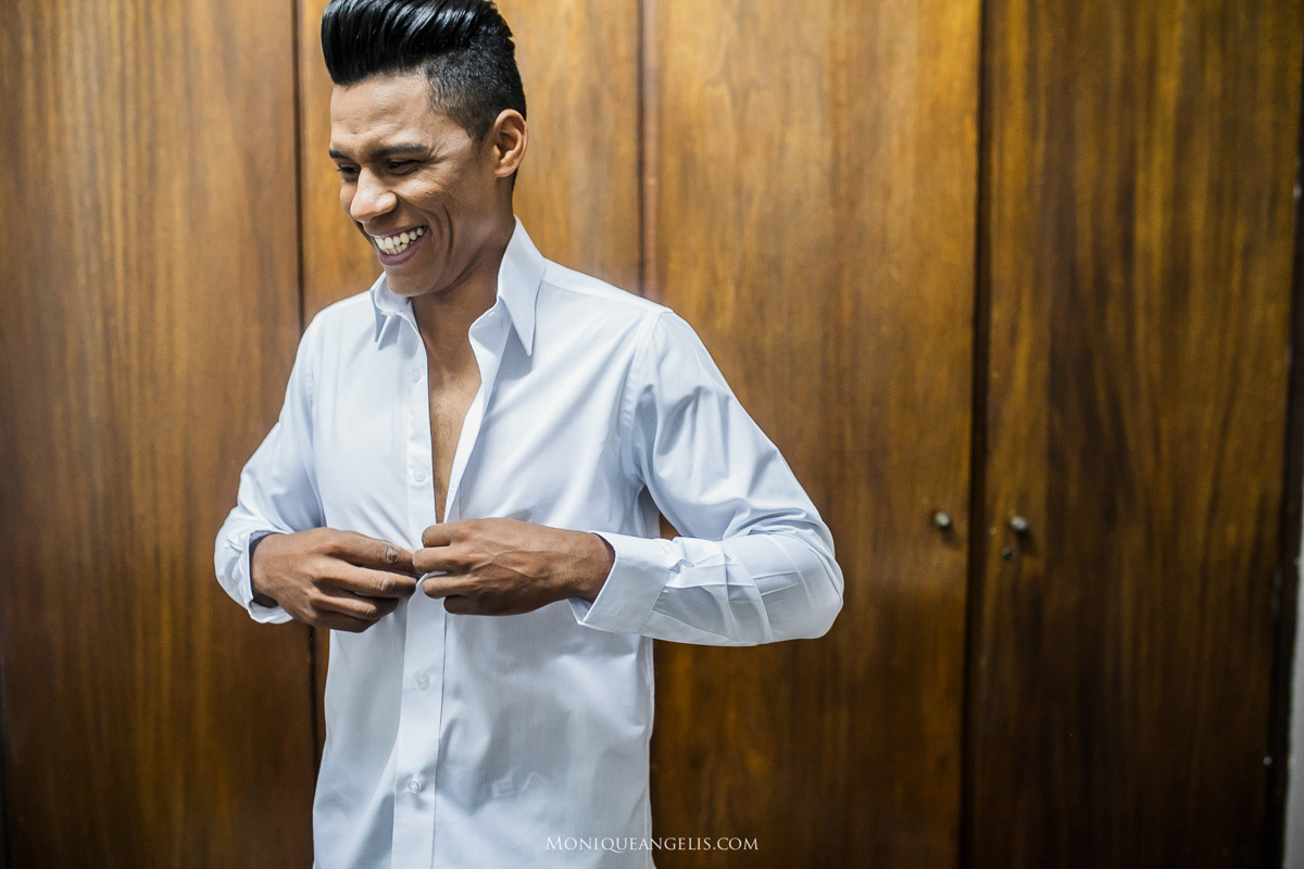 noivo se arrumando pro casamento