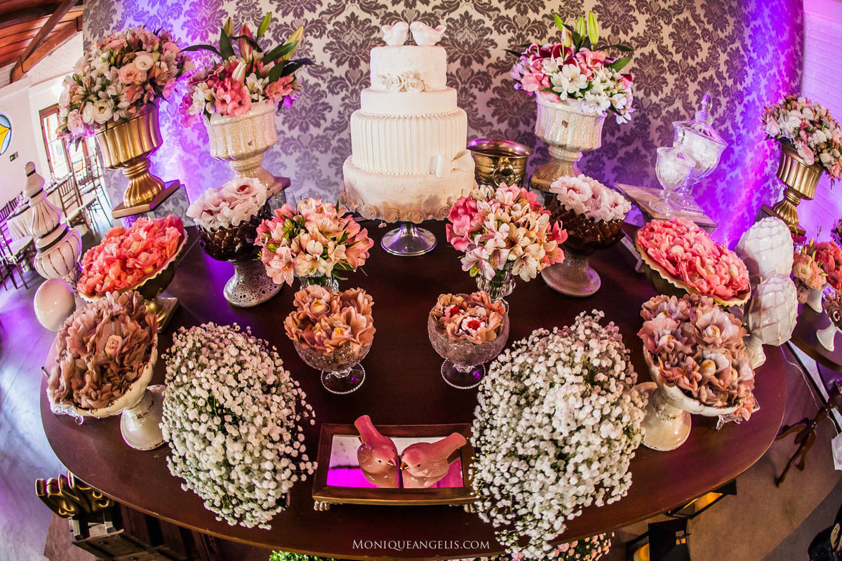 a decoração do bolo do casamento