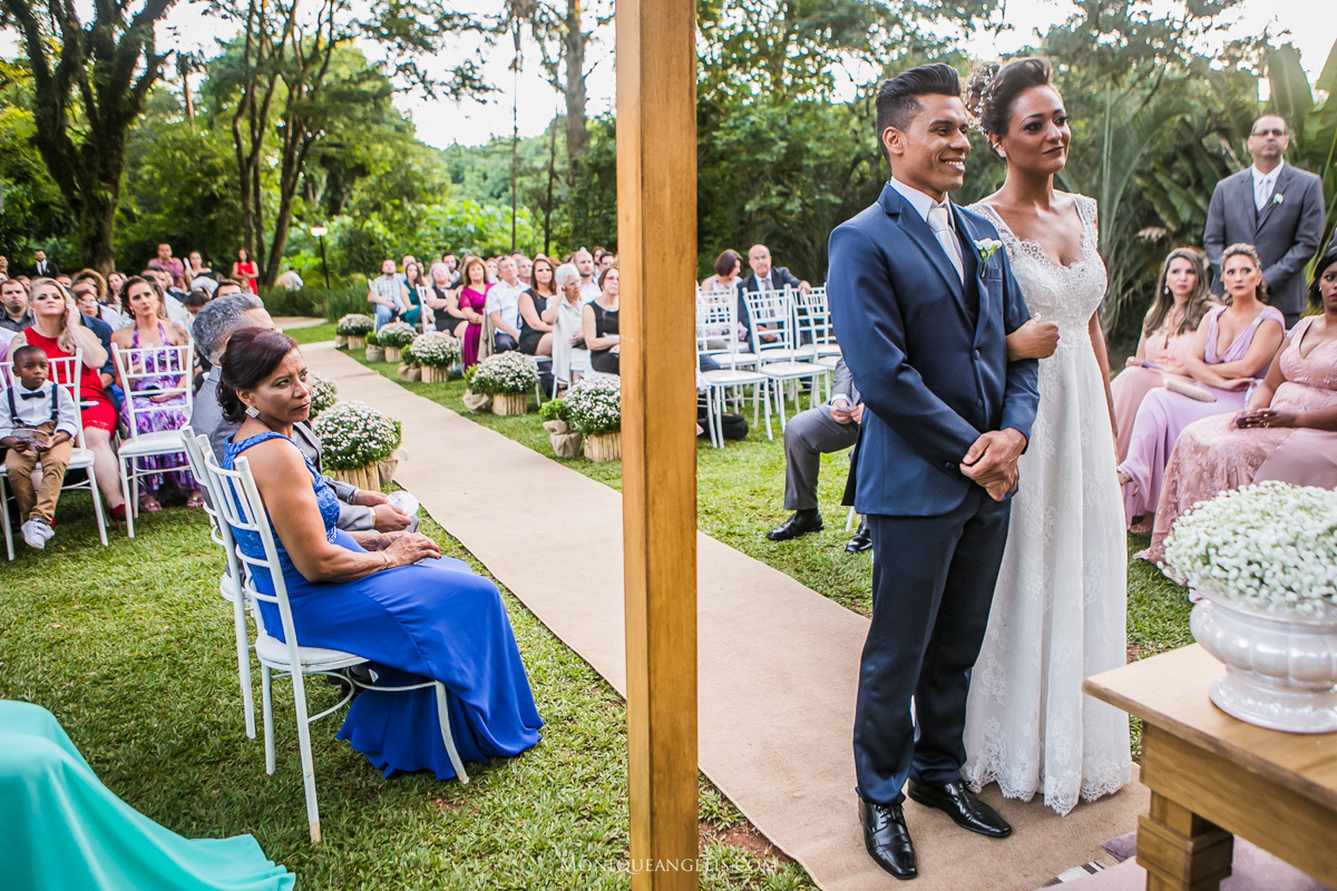 o casal durante a cerimonia