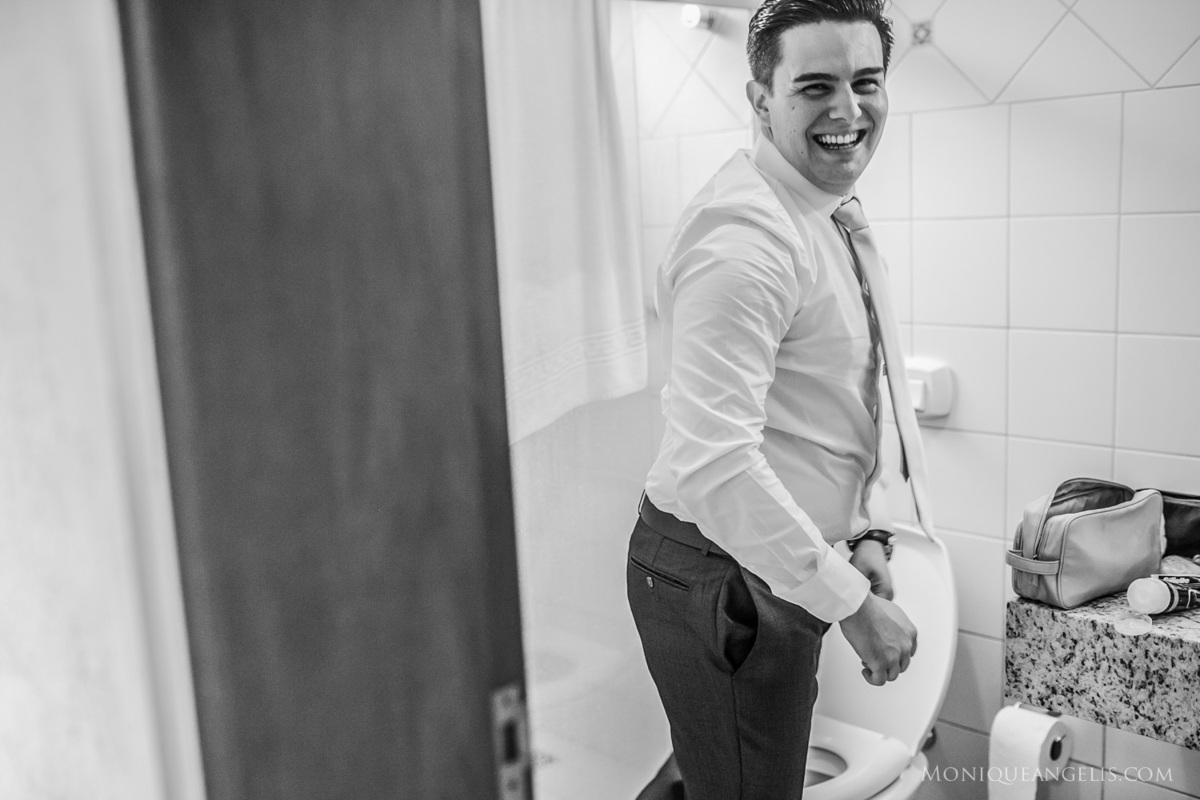 Noivo se preparando pro casamento