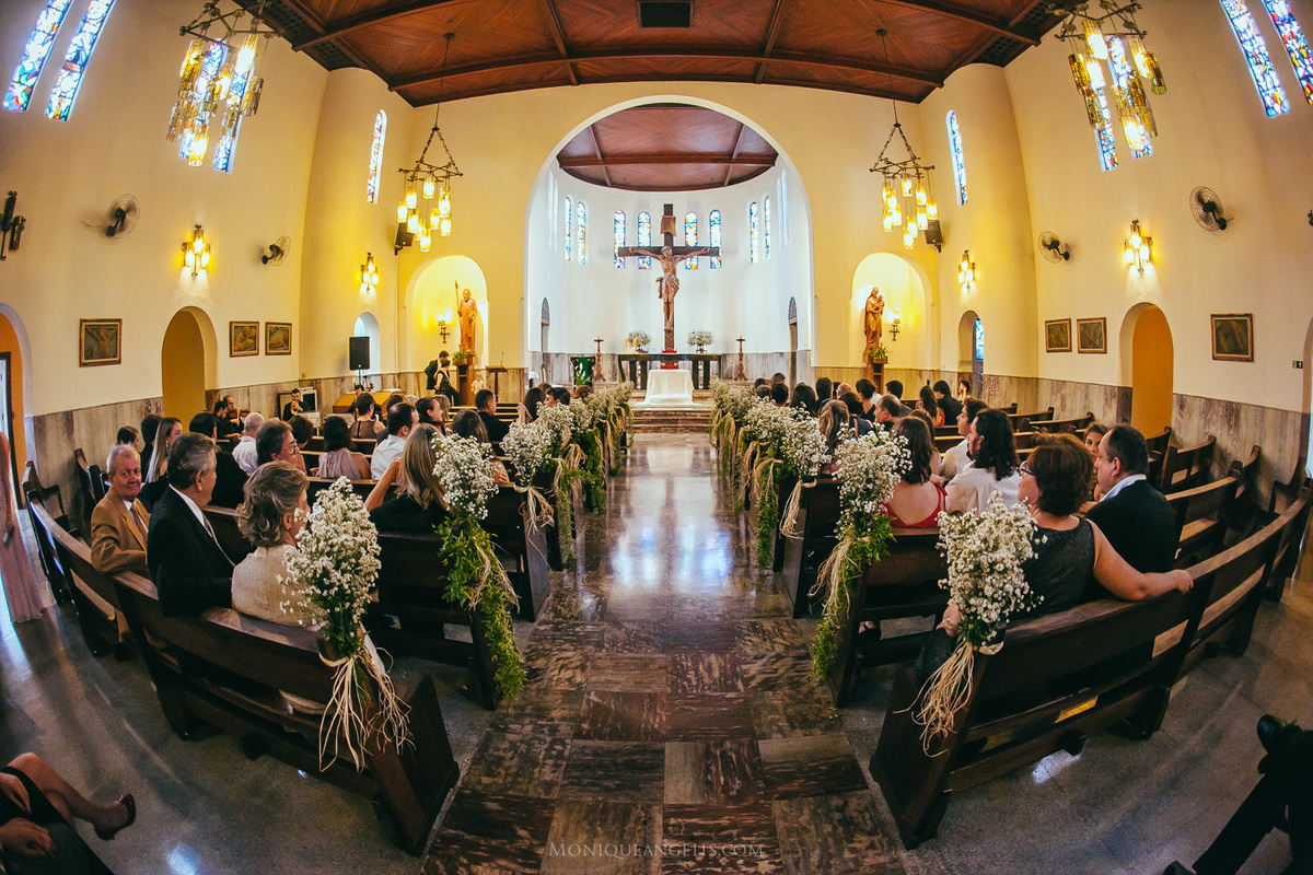 a decoração da igreja por Monique Angelis