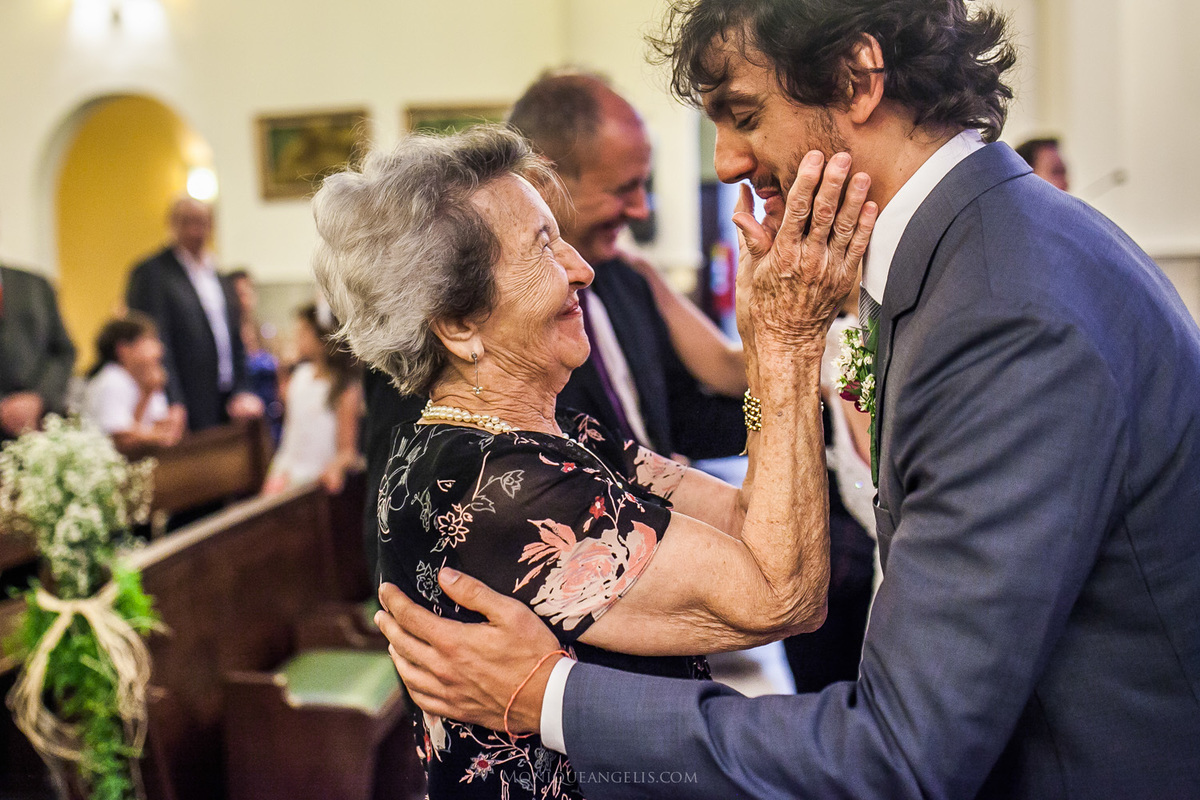 o beijo da avó da noiva