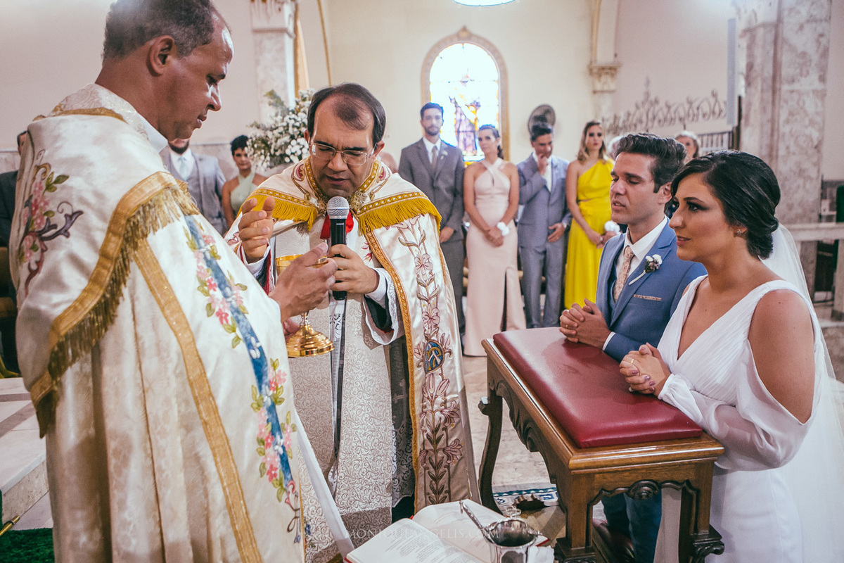 a consagração da eucaristia por Monique Angelis