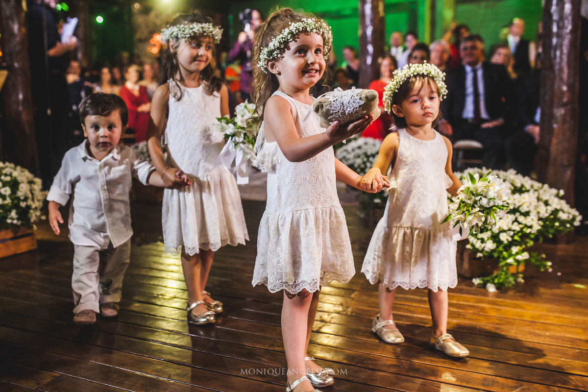 A entrada das alianças por Monique Angelis