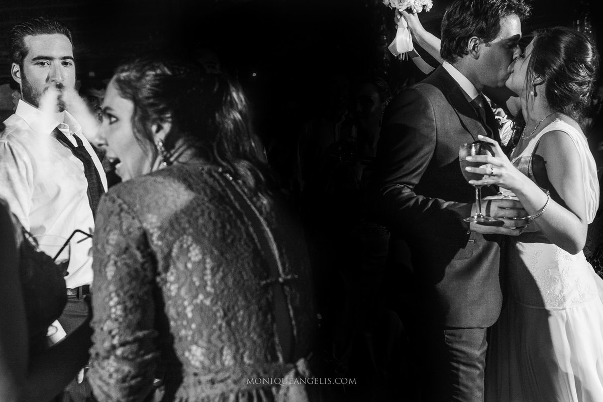 O beijo dos noivos na pista durante a festa por Monique Angelis