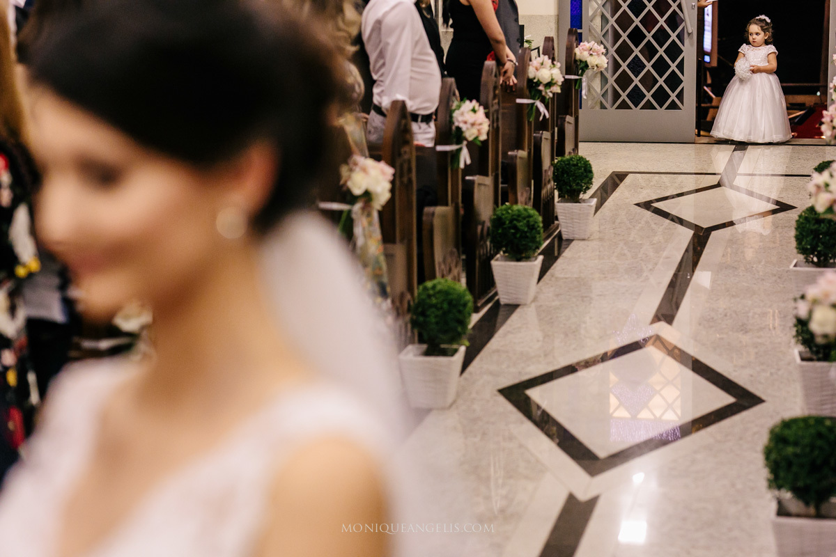 a entrada da daminha na cerimônia